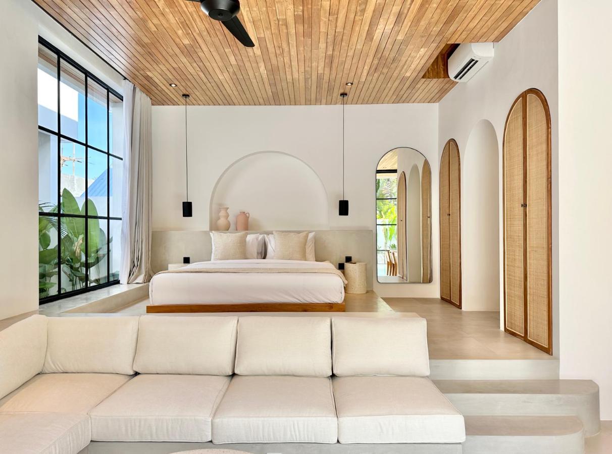 The Suites By The Young Villas Uluwatu Exteriör bild