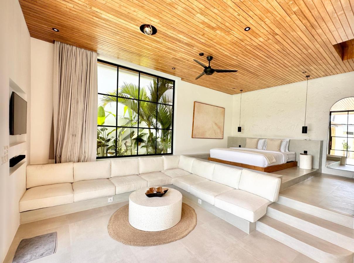 The Suites By The Young Villas Uluwatu Exteriör bild