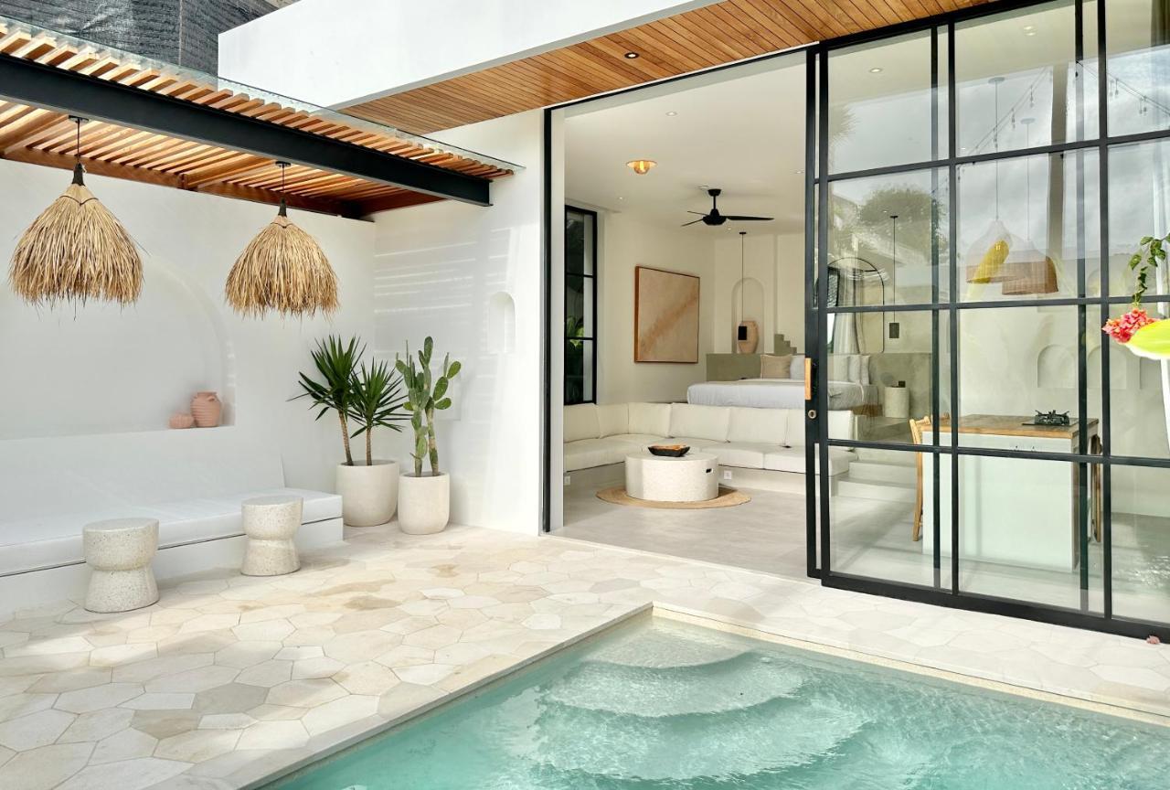The Suites By The Young Villas Uluwatu Exteriör bild