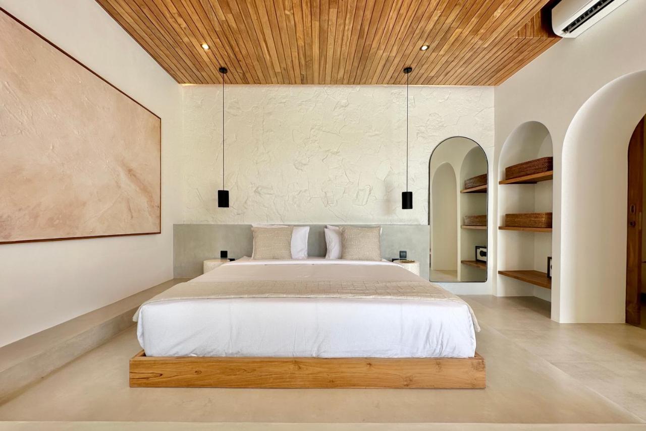 The Suites By The Young Villas Uluwatu Exteriör bild