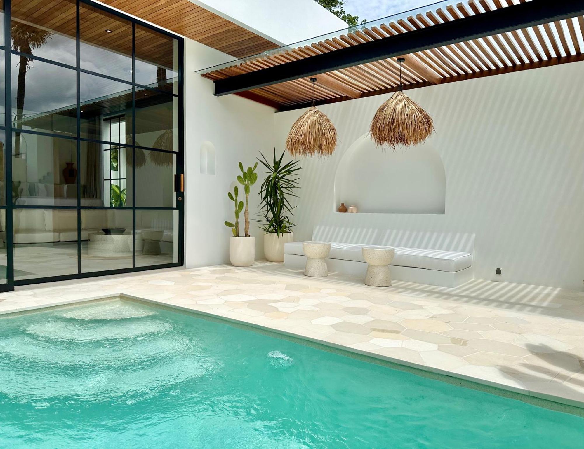 The Suites By The Young Villas Uluwatu Exteriör bild