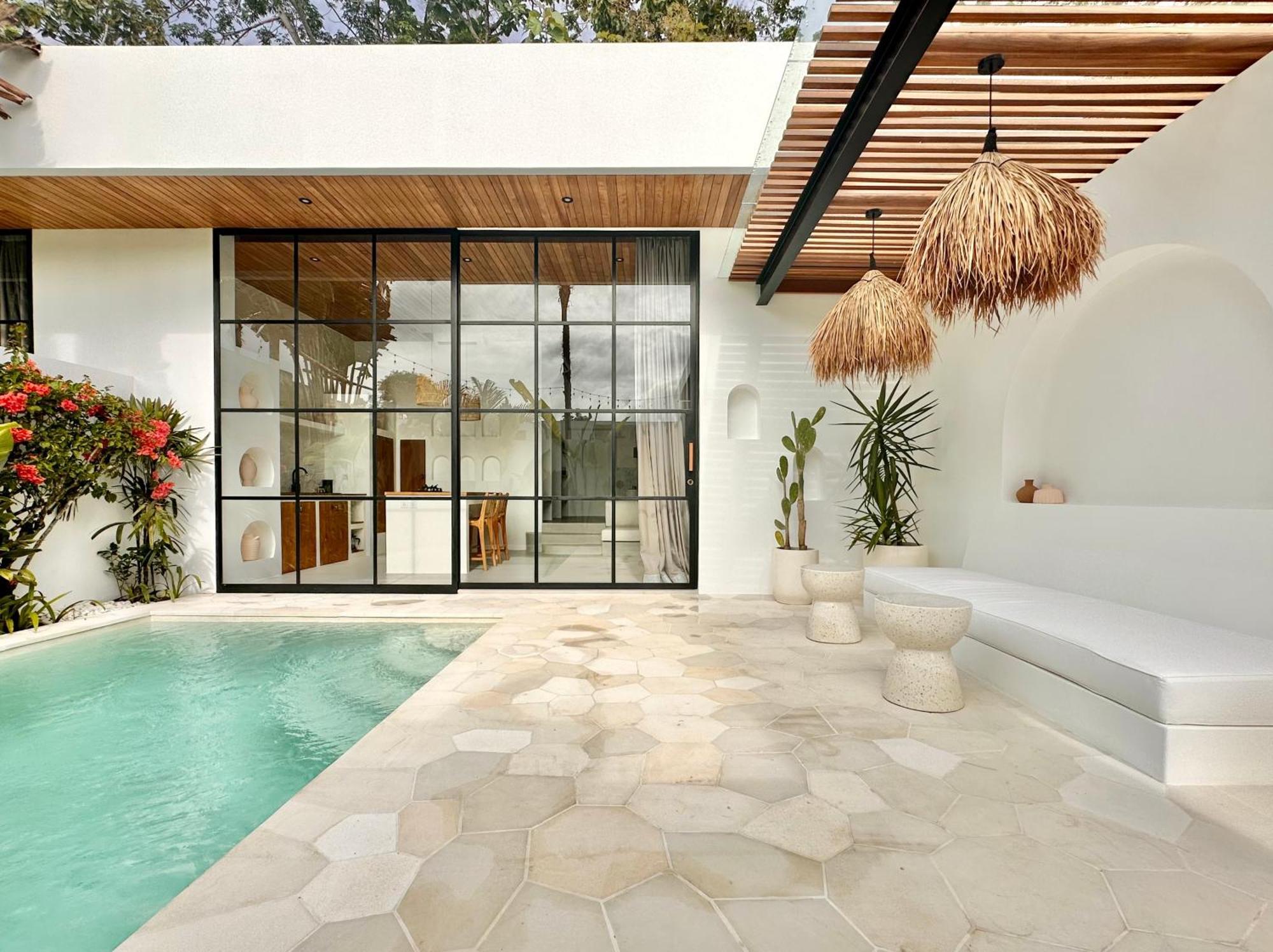 The Suites By The Young Villas Uluwatu Exteriör bild