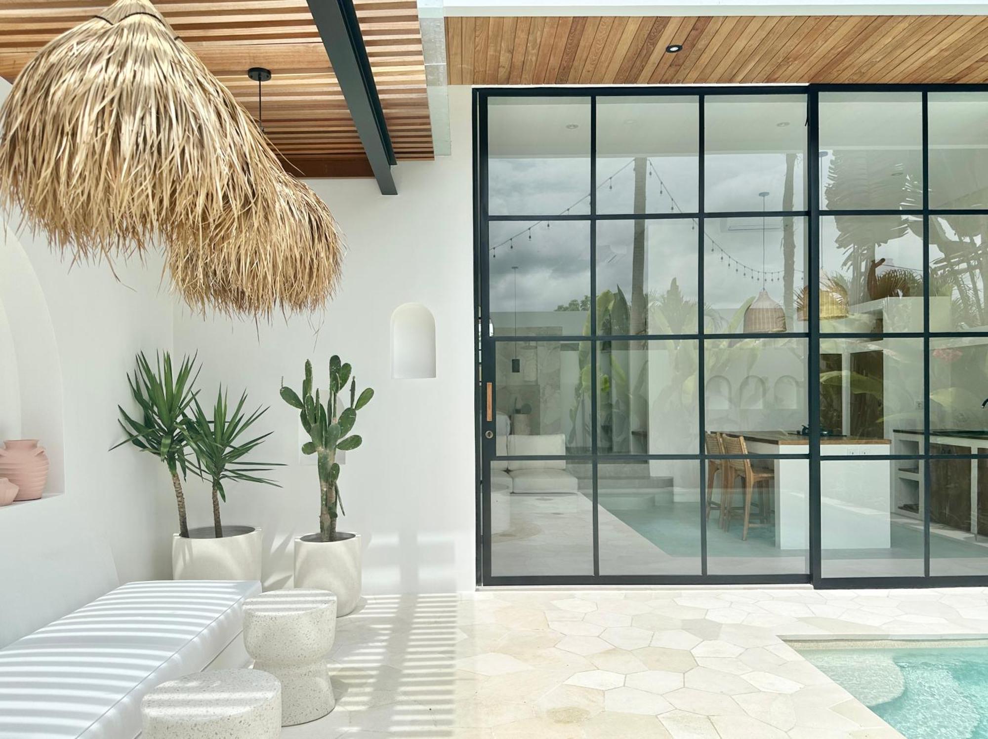 The Suites By The Young Villas Uluwatu Exteriör bild